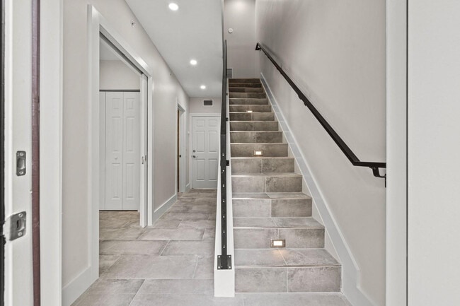 Building Photo - 672 Fern St