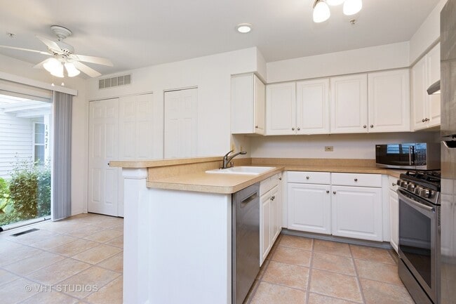 Building Photo - 1221 Orleans Dr
