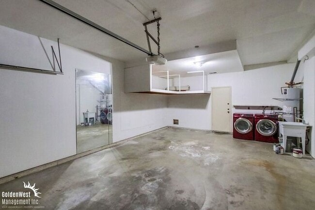 Building Photo - Beautiful Condo 2Bdm 2.5 Ba in the Heart o...