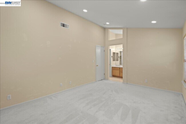 Building Photo - 38806 Litchfield Cir