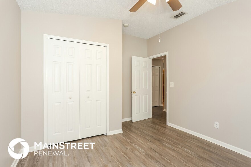 Building Photo - 7405 International Village Dr