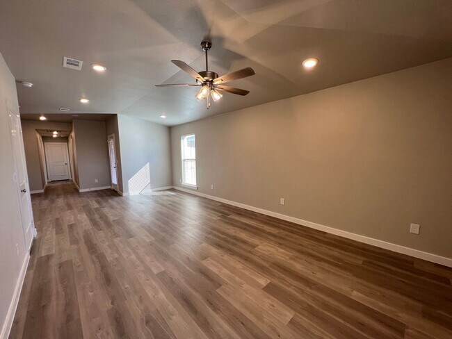 Building Photo - NEW 3 Bedroom In Harvest Development In Wo...