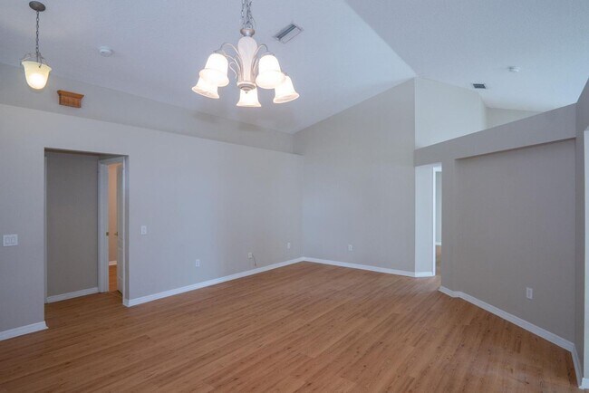 Building Photo - 10815 Lakeside Vista Dr