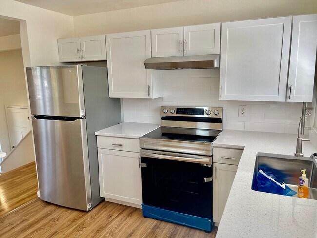 Building Photo - New on the Market!