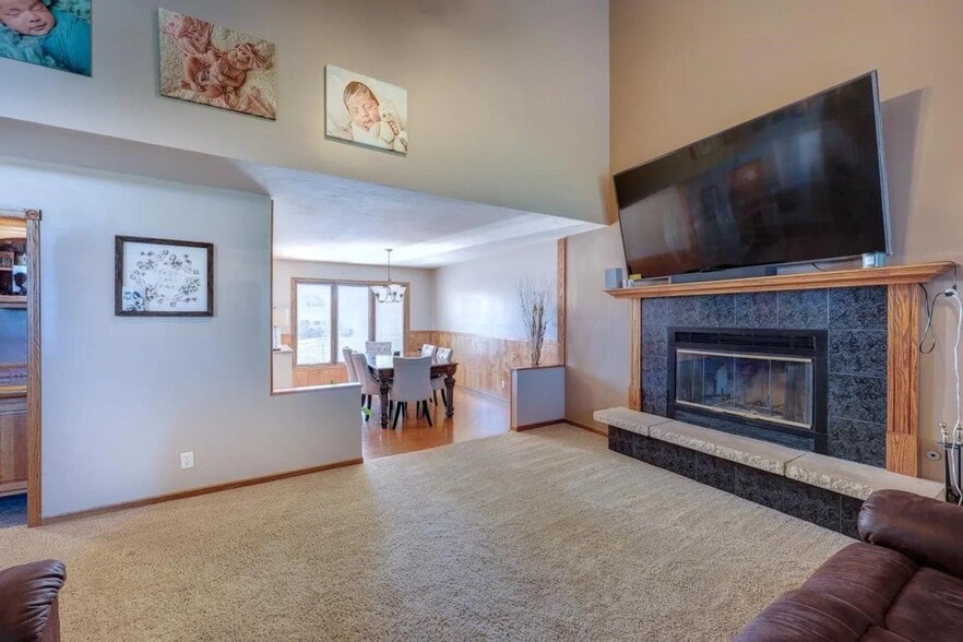 Building Photo - 3408 Lake Shore Dr