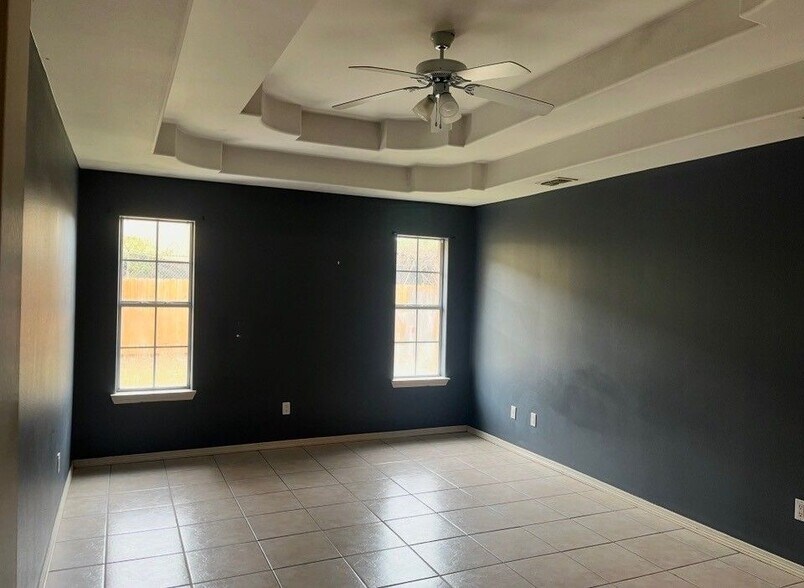 Building Photo - 1808 N Yellow Brick Rd
