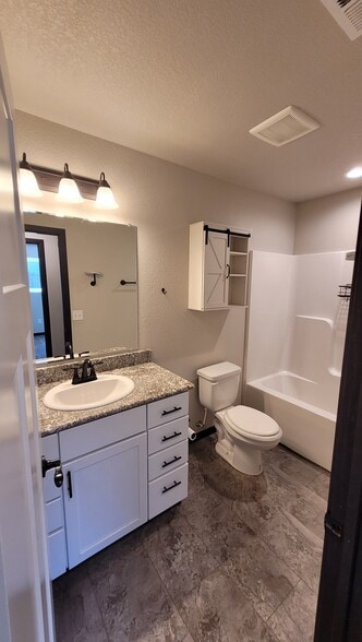 Building Photo - 541 Mace Dr
