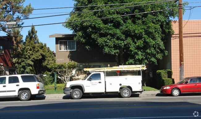 Building Photo - 6743 Whitsett Ave