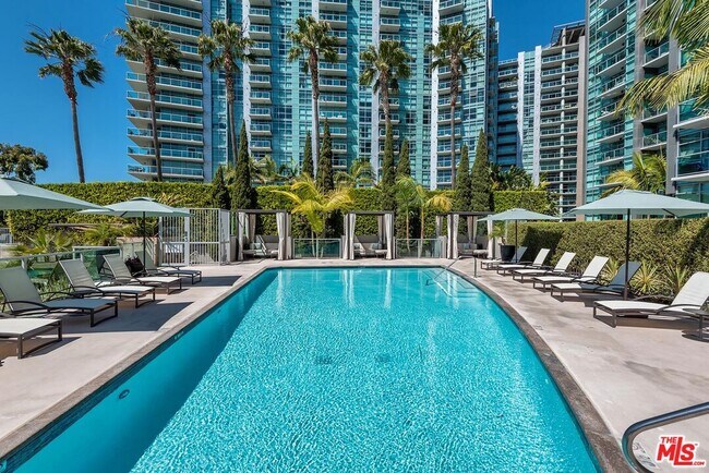 Building Photo - 13650 Marina Pointe Dr