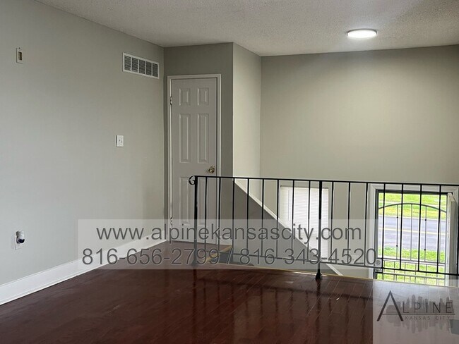 Building Photo - NE 4 Bedroom Duplex, Garage