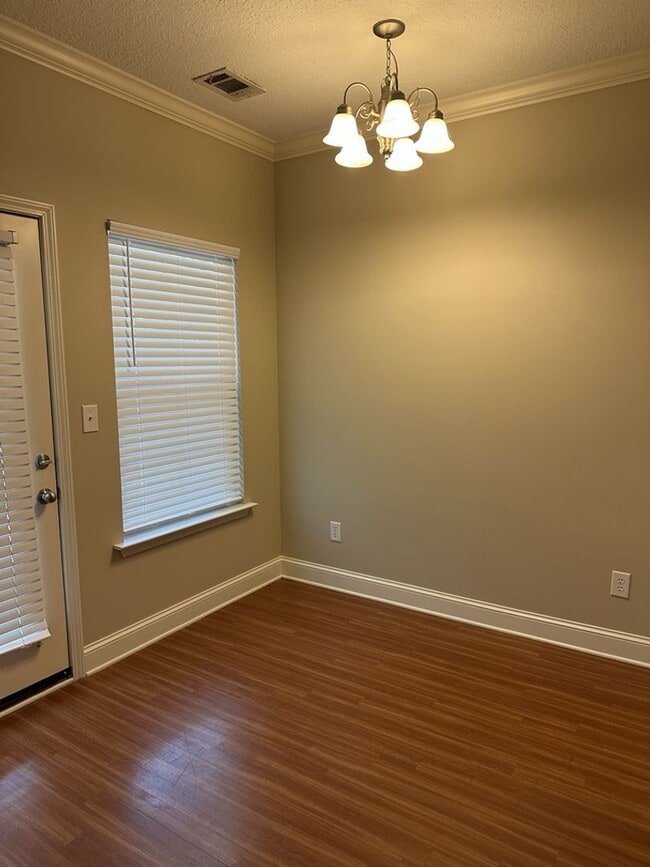 Building Photo - 273 Vining Way