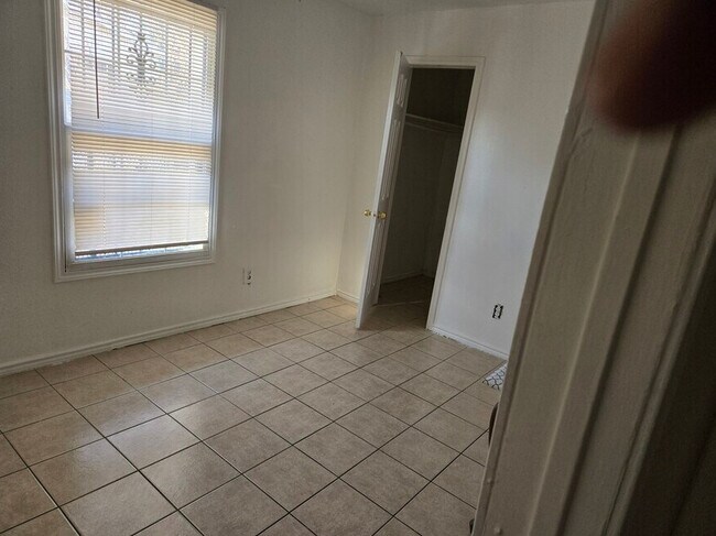Building Photo - 3416 Wendelkin St