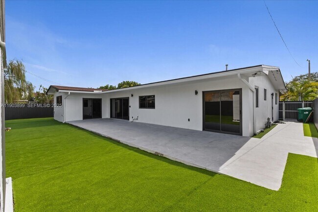 Building Photo - 19511 NE 18th Pl