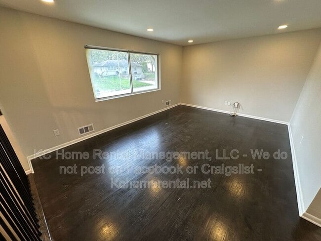 Building Photo - 5012 Powell Ave