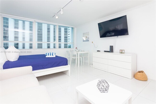 Building Photo - 5445 Collins Ave