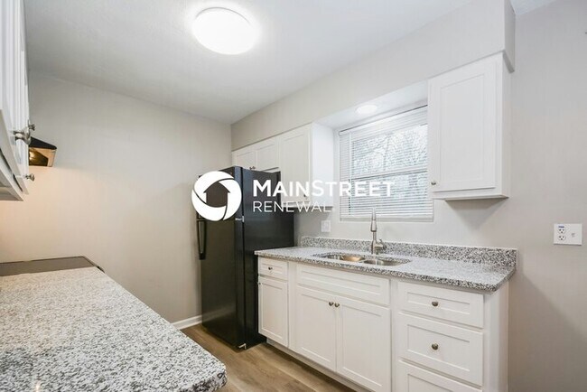 Building Photo - 3 Bedroom Pet-Friendly Home in ST CHARLES,...