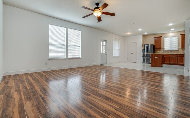 Building Photo - 11905 Fieldcrest Run