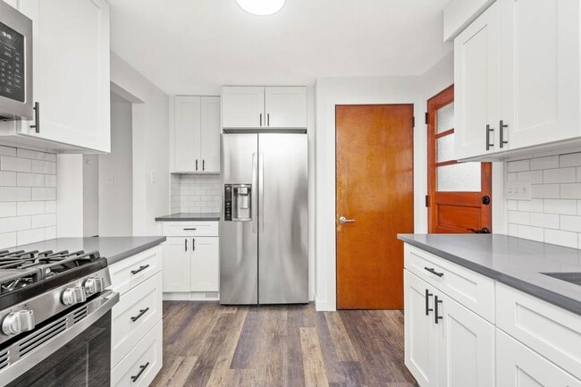 Building Photo - AVAILABLE MID-MARCH! Don’t miss this STUNNING 3 BEDROOM BRICK HOME LOCATED IN WEST VIEW!