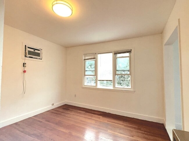 Building Photo - 40 Almont St
