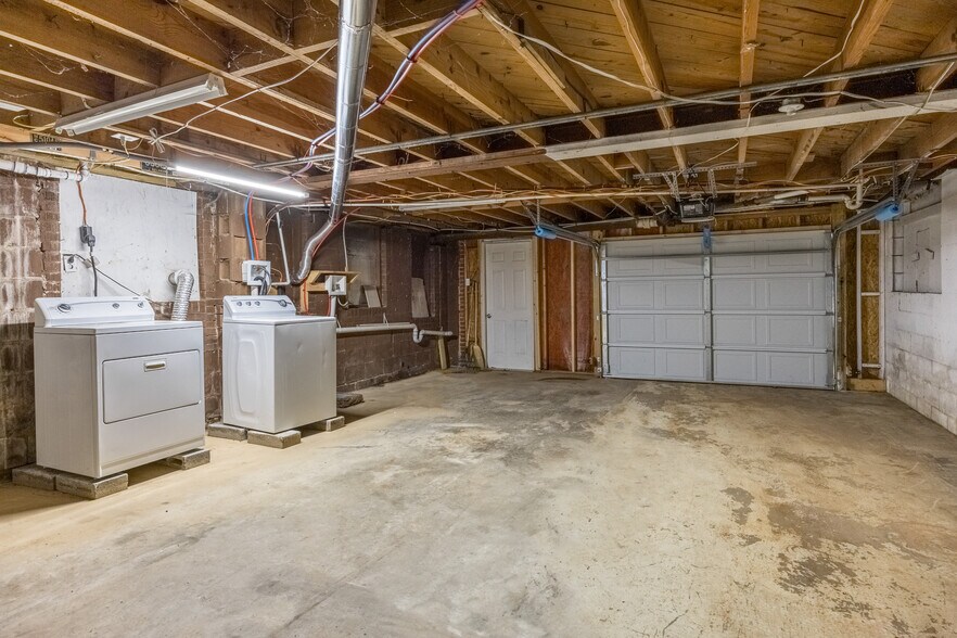 Building Photo - 303 Wygoda Cir