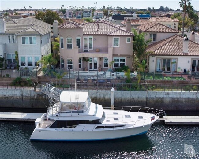 Building Photo - Large home on the waterway