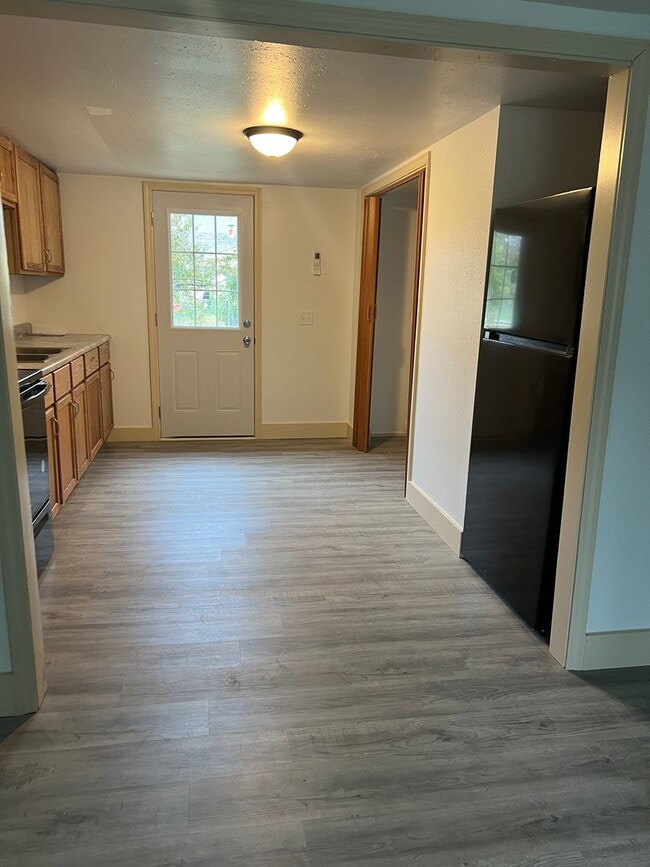 Building Photo - Available NOW