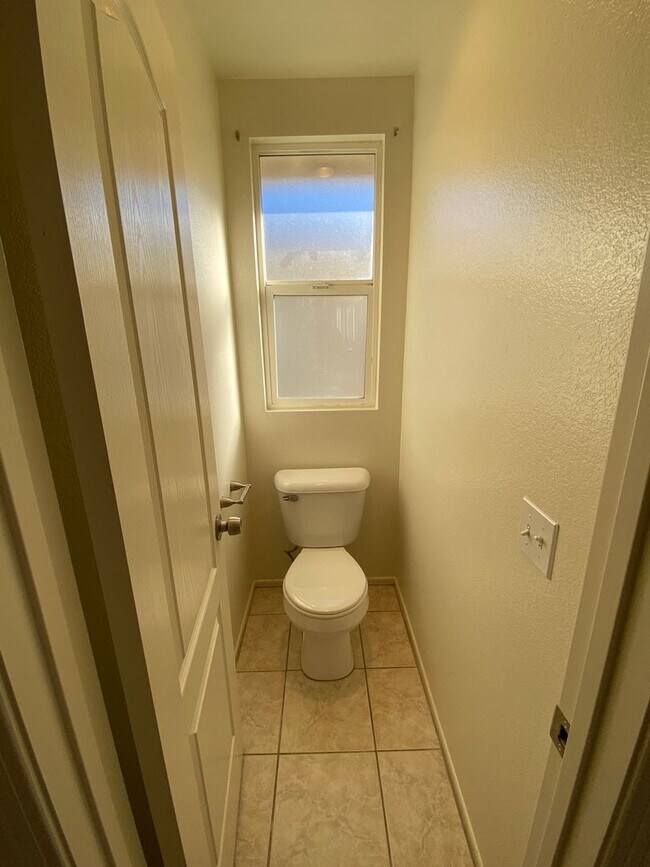 Building Photo - Beautiful 3 Bedrooms in Granite Hills