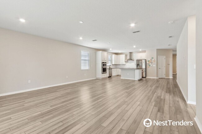 Building Photo - Stunning Northside Home!
