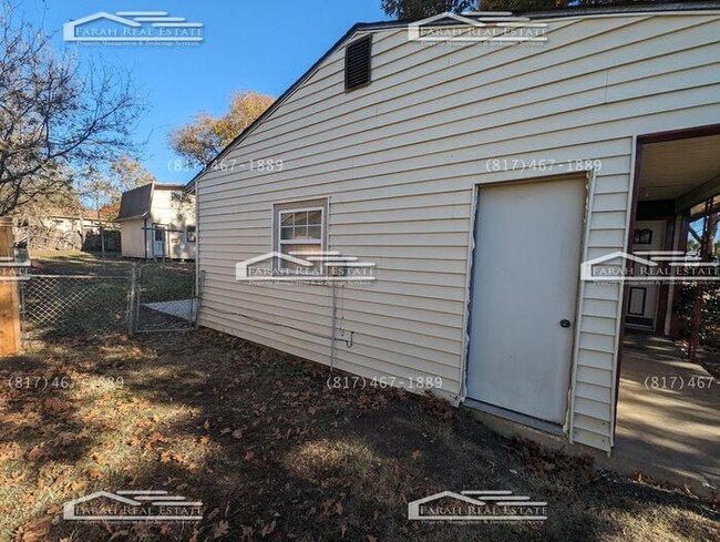 Building Photo - 3/1 Now Available! Arlington, TX 76010