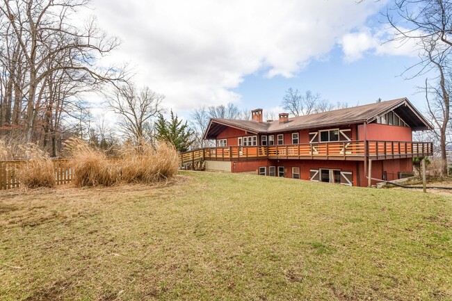 Building Photo - Mid-Century Lodge Home in Frederick with 6...