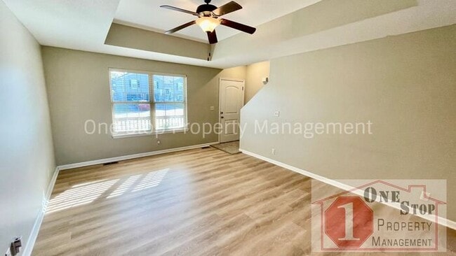 Building Photo - Gorgeous 4 bedroom, 2.5 bath home in Raymore!