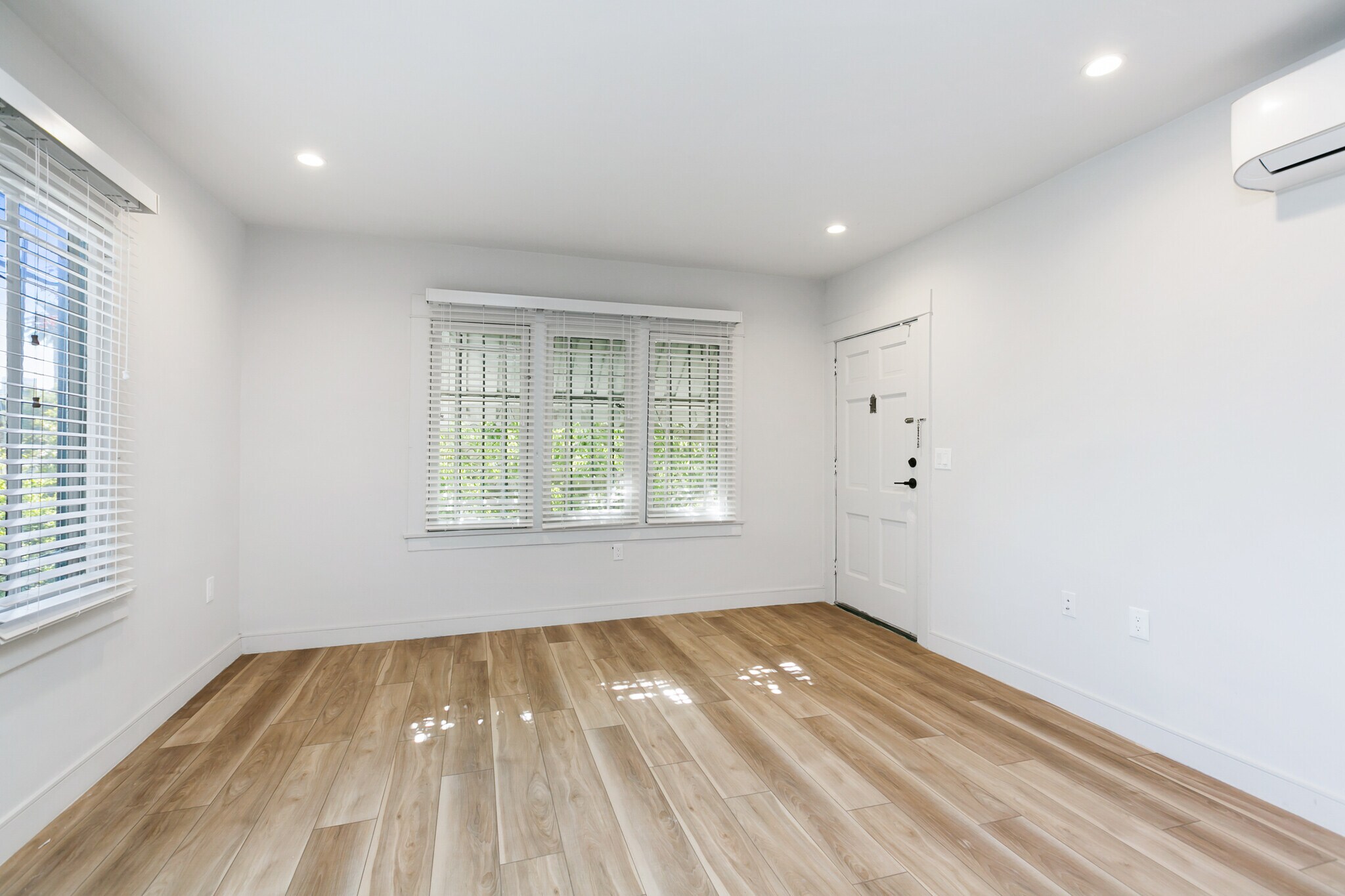 Building Photo - 1423 Ridge Way