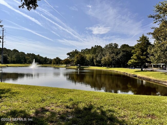 Building Photo - 10550 Baymeadows Rd