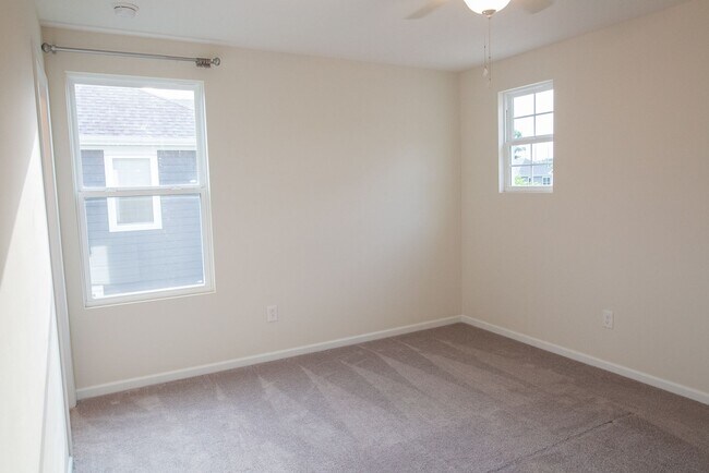Building Photo - 2845 Beechwood Dr