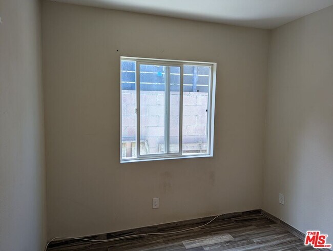 Building Photo - 5335 Rhea Ave