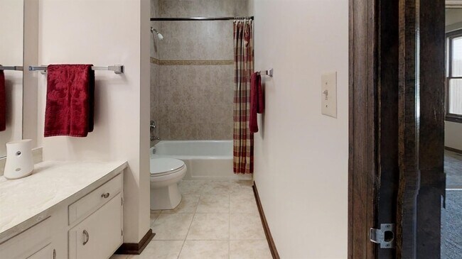 Building Photo - 933 High Meadow Dr