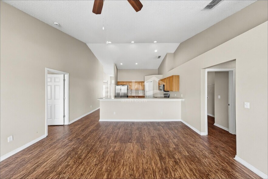 Building Photo - 315 Colony Ct