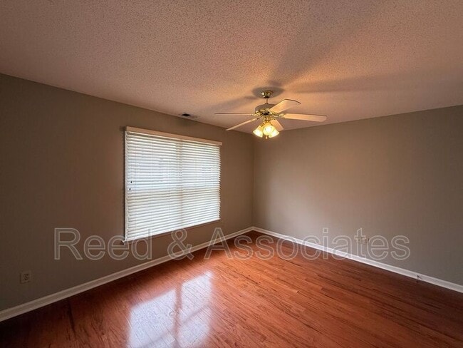 Building Photo - 1173 Clear Creek Rd