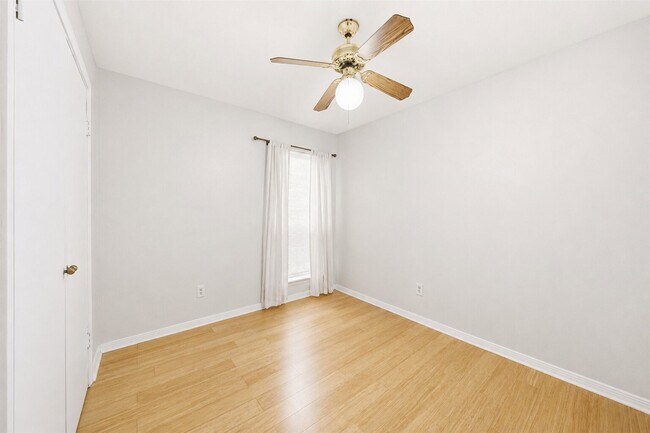 Building Photo - 7518 Alcomita Dr