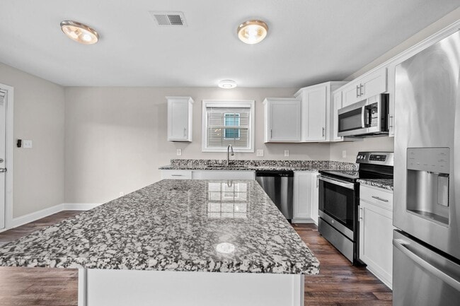 Building Photo - Beautiful Open-Concept Home with Covered Deck & Huge Backyard