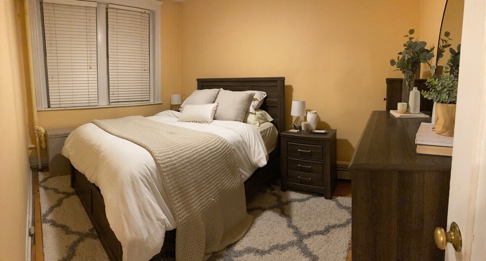 Master bedroom - 153 Strathmore Rd