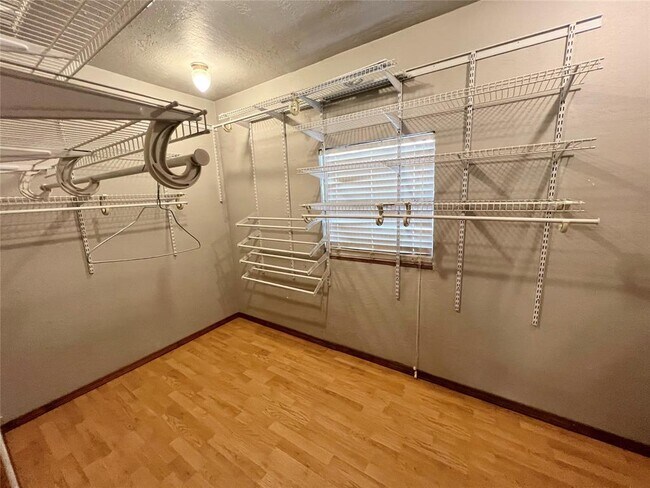 Building Photo - 714 N 5th St