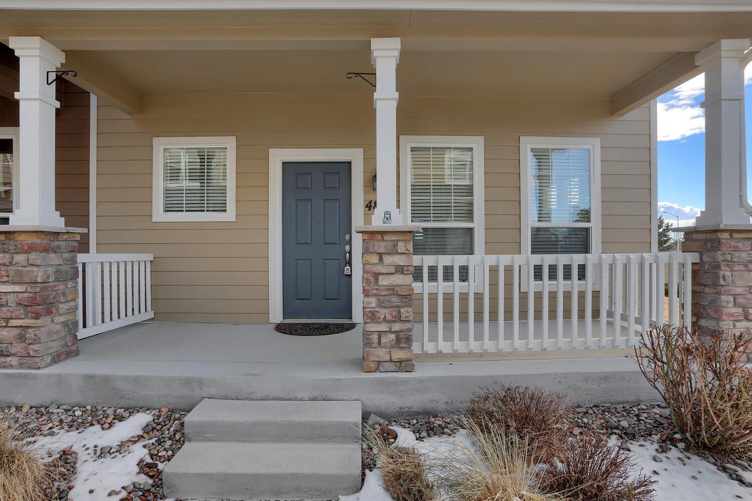 Building Photo - Open Concept Townhome in Excellent Conditi...