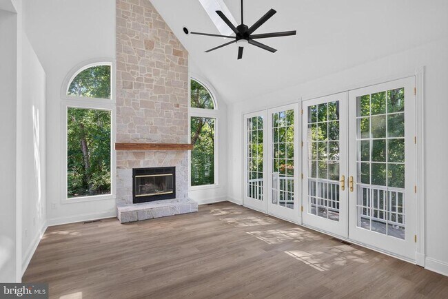 Building Photo - 221 Spring Race Ct