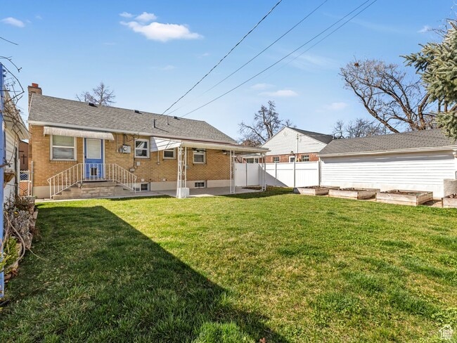 Building Photo - Great Sugerhouse Home Now Available!