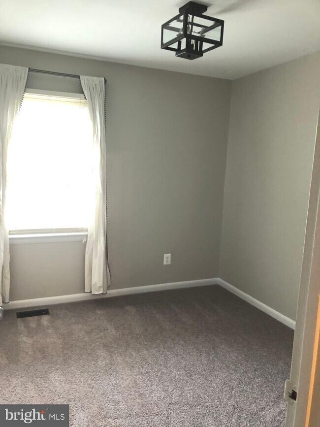 Building Photo - 104 Catoctin Cir SW