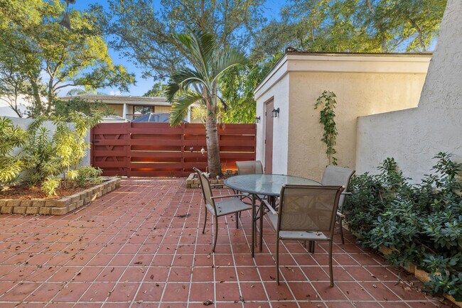 Building Photo - 3012 Willow Ln