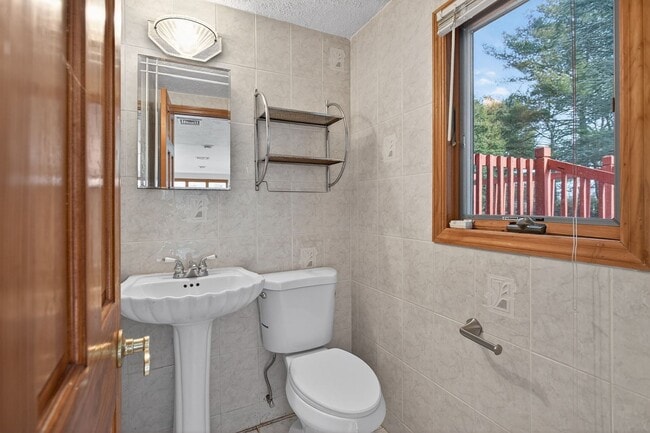 Building Photo - 352 Rahways Rd