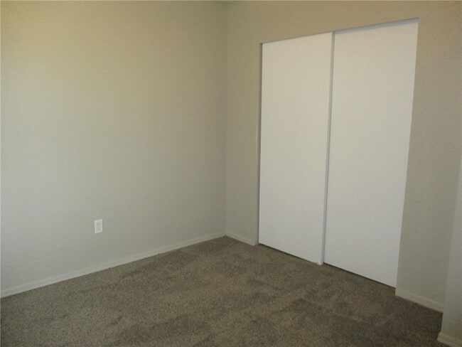 Building Photo - 1715 La Entrada Dr