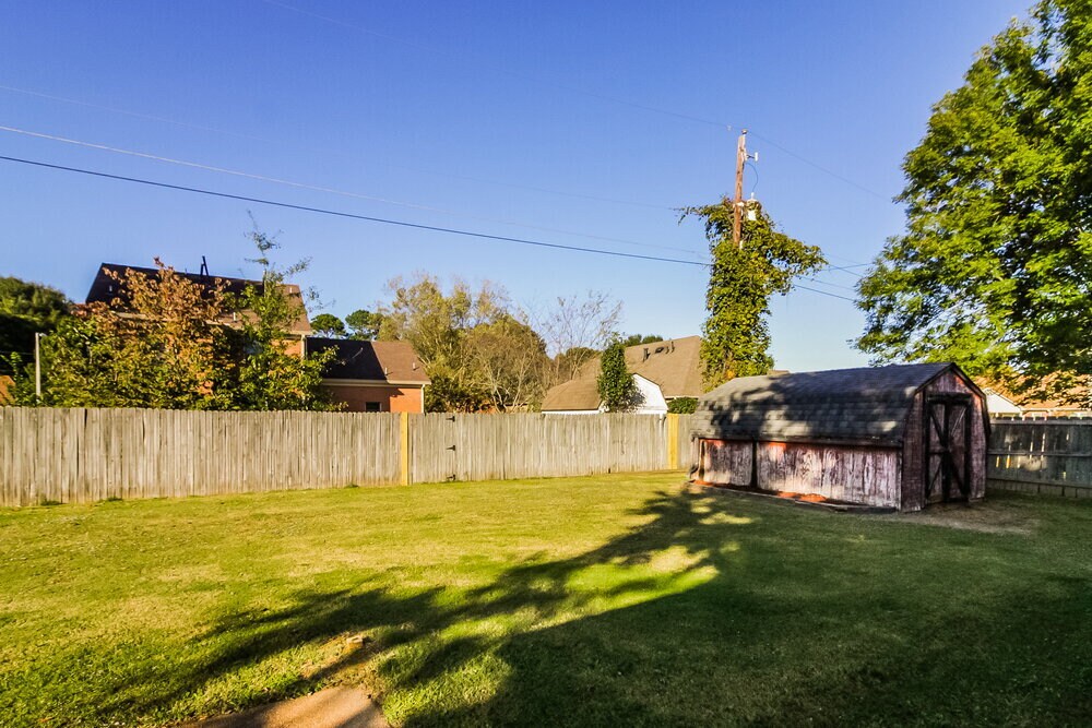 Building Photo - 5030 Baywood Dr